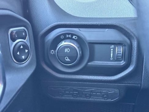 Used 2025 Jeep Gladiator Sport image 16