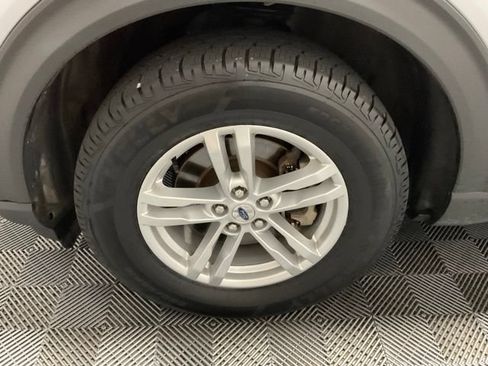 Used 2022 Ford Explorer XLT w/ Equipment Group 202A AWD/4WD image 42