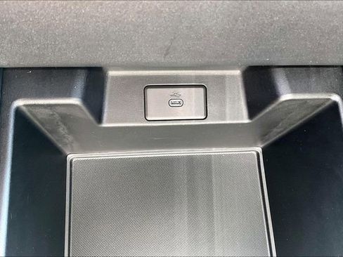 Used 2025 GMC Sierra EV Denali image 17