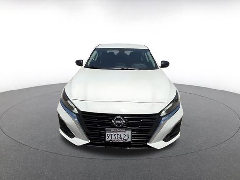 Used 2025 Nissan Altima 2.5 SV FWD image 4
