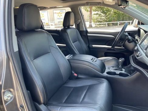 Used 2018 Toyota Highlander XLE FWD image 27