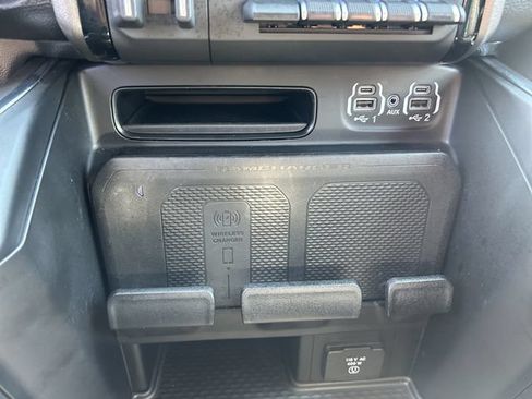 Used 2023 RAM 1500 Laramie AWD/4WD image 5