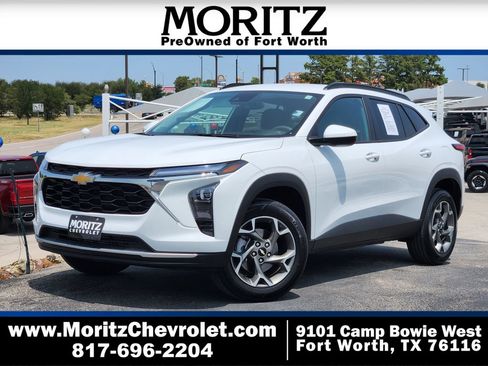 Certified 2025 Chevrolet Trax LT FWD image 1