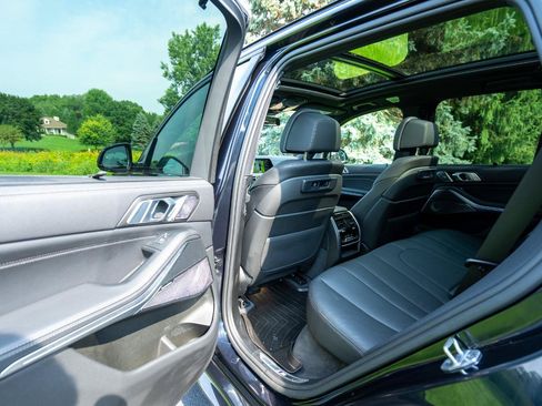 Used 2021 BMW X5 M50i AWD/4WD image 22
