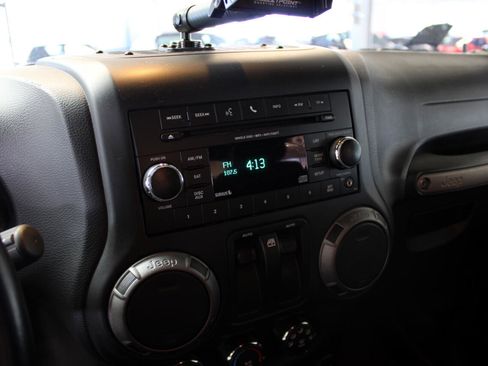 Used 2017 Jeep Wrangler Sport image 10