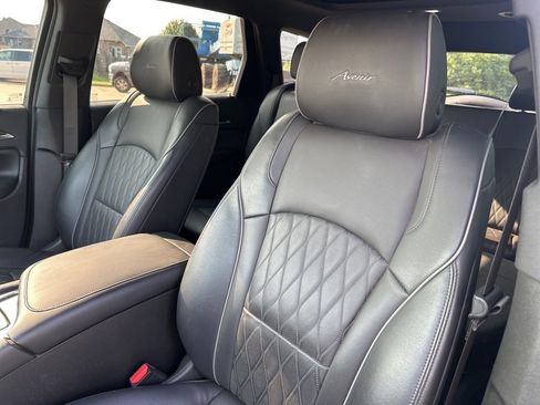 Used 2022 Buick Enclave Avenir w/ Avenir Technology Package image 24