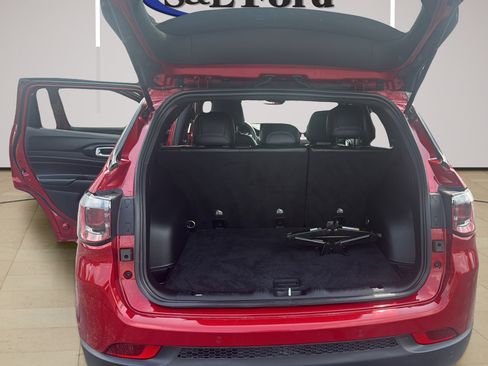 Used 2025 Jeep Compass Trailhawk AWD/4WD image 21