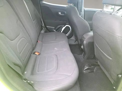 Used 2018 Jeep Renegade Latitude AWD/4WD image 13