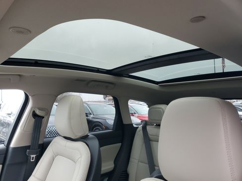 New 2026 Lincoln Corsair Premiere image 11