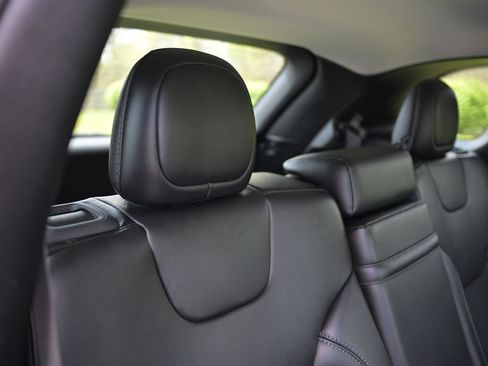 Used 2019 Jeep Cherokee Latitude Plus AWD/4WD image 51