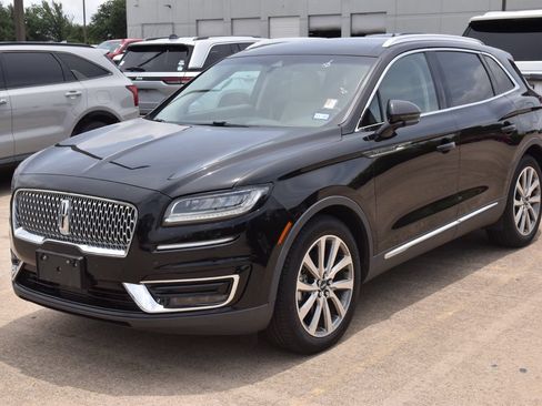 Used 2019 Lincoln Nautilus Select FWD image 2