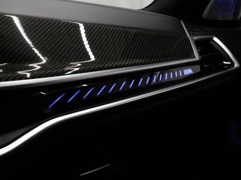 Used 2025 BMW X7 M60i image 40