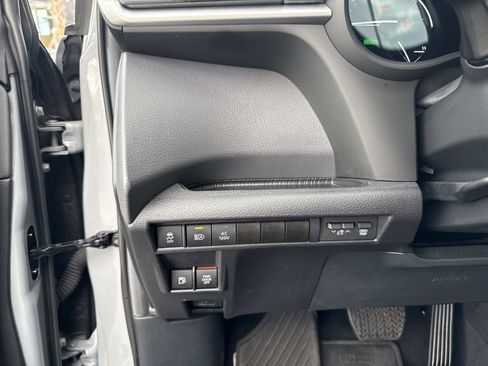 Used 2024 Toyota Sienna XSE image 32