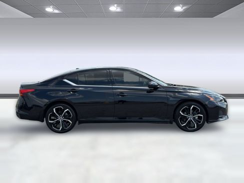 Used 2024 Nissan Altima 2.5 SR w/ SR Premium Package FWD image 8
