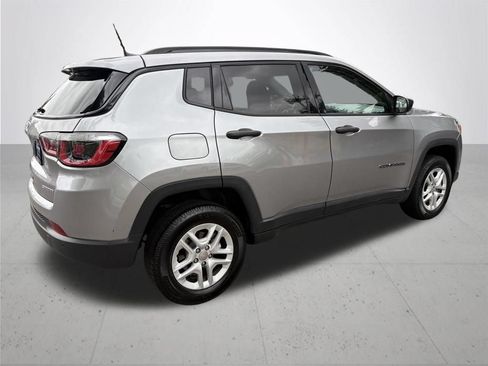 Used 2017 Jeep Compass Sport w/ Tech Group AWD/4WD image 5