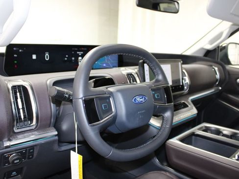 New 2026 Ford Expedition Platinum AWD/4WD image 17