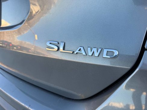 Used 2018 Nissan Rogue SL image 10