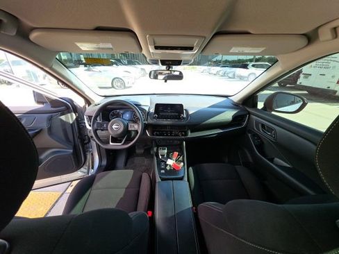 Used 2024 Nissan Rogue S image 25