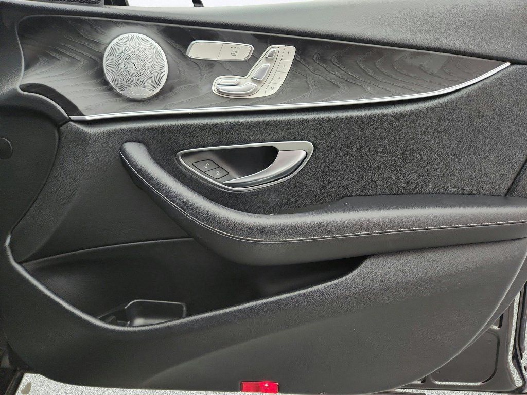 Used 2020 Mercedes-Benz E 350 4MATIC Sedan image 31