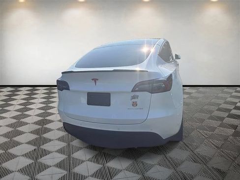 Used 2021 Tesla Model Y Long Range AWD/4WD image 7