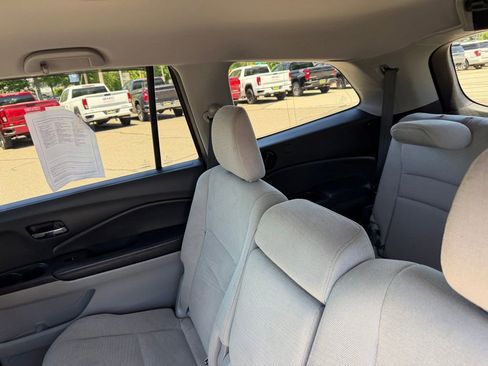 Used 2017 Honda Pilot EX image 9