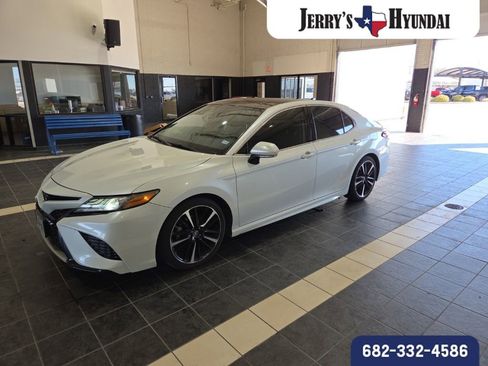 Used 2019 Toyota Camry XSE image 1