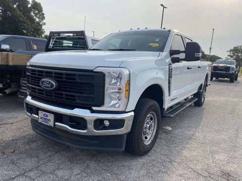 Certified 2025 Ford F250 XL AWD/4WD image 3