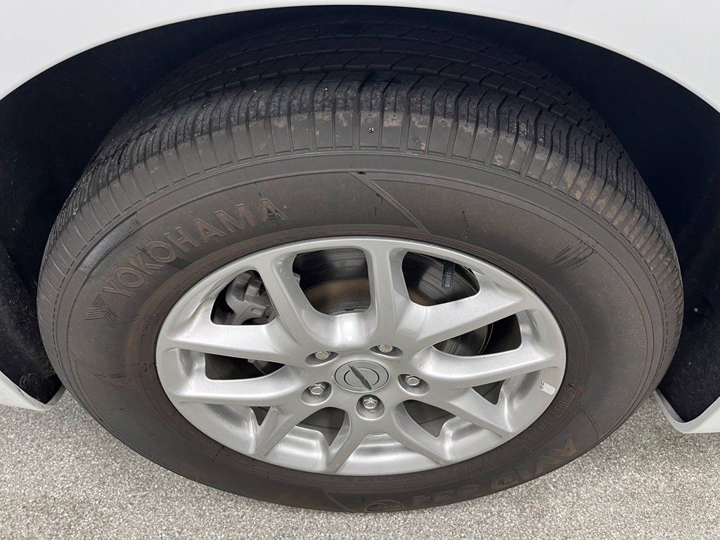 Used 2024 Chrysler Pacifica Touring-L FWD image 17
