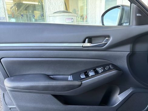 Used 2023 Nissan Altima 2.5 SV FWD image 22