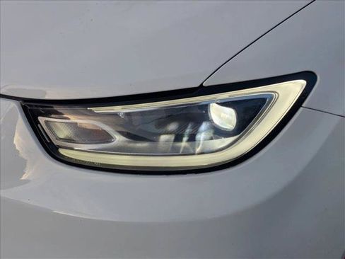 Used 2024 Chrysler Pacifica Limited w/ S Appearance Package FWD image 8