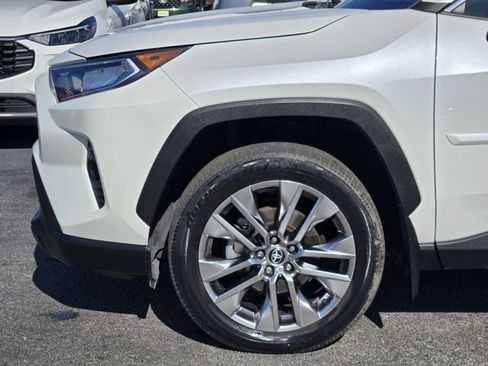 Used 2021 Toyota RAV4 XLE Premium image 8