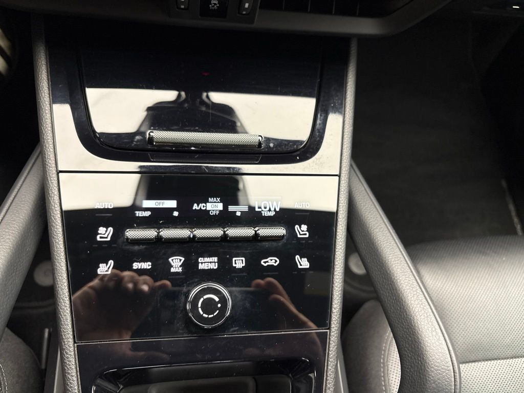 Certified 2024 Porsche Cayenne AWD/4WD image 34