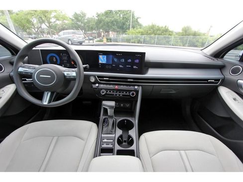 Certified 2025 Hyundai Sonata SE FWD image 10