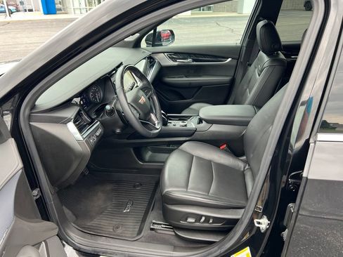Used 2024 Cadillac XT6 Premium Luxury w/ Technology Package AWD/4WD image 9
