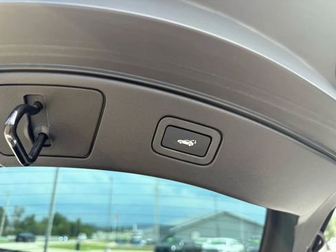 Used 2015 Jaguar F-TYPE R image 37