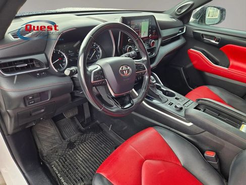 Used 2021 Toyota Highlander XSE AWD/4WD image 25