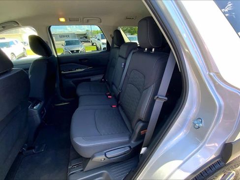 Used 2025 Nissan Pathfinder SV AWD/4WD image 19