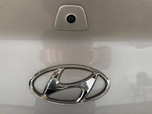 Used 2020 Hyundai Elantra SE FWD image 23