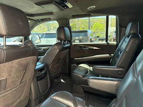 Used 2020 Cadillac Escalade ESV Platinum AWD/4WD image 5