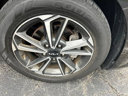 Used 2023 Kia Forte LXS FWD image 14