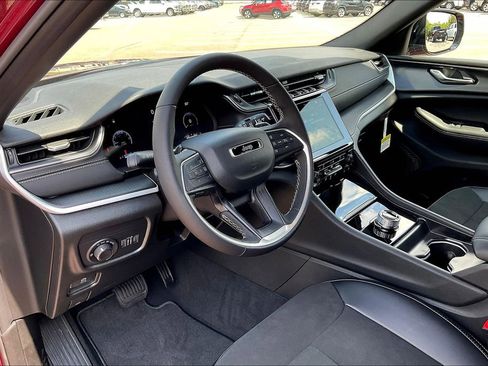 New 2025 Jeep Grand Cherokee L Altitude image 6