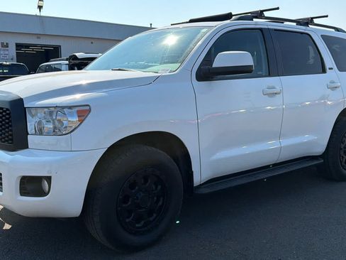 Used 2017 Toyota Sequoia SR5 w/ Premium Package AWD/4WD image 2