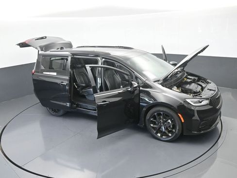 Used 2023 Chrysler Pacifica Limited w/ S Appearance Package image 73