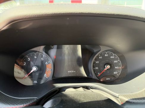 Used 2025 Jeep Compass Trailhawk AWD/4WD image 17