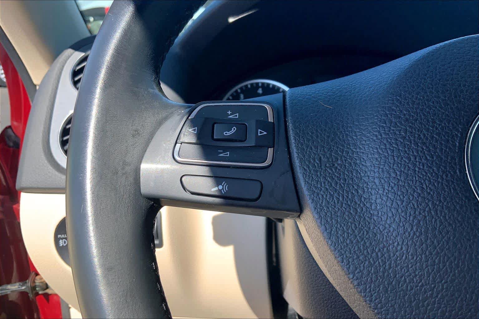 Used 2015 Volkswagen Tiguan SEL FWD image 24