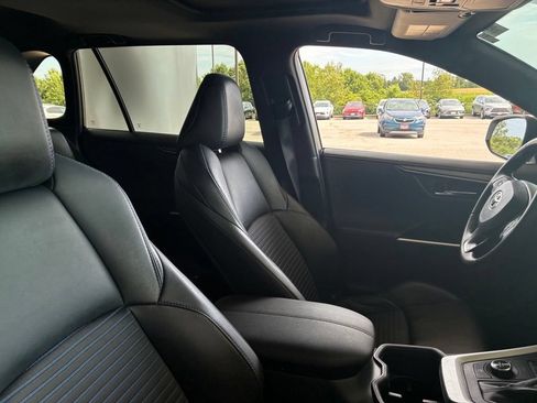 Used 2022 Toyota RAV4 XSE AWD/4WD image 18