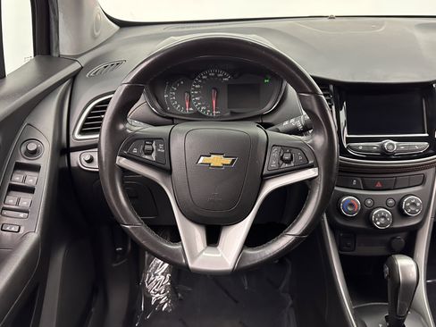 Used 2019 Chevrolet Trax LT w/ LT Convenience Package image 24