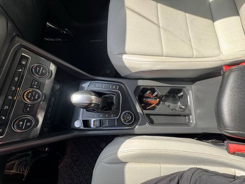 Used 2019 Volkswagen Tiguan SEL AWD/4WD image 39