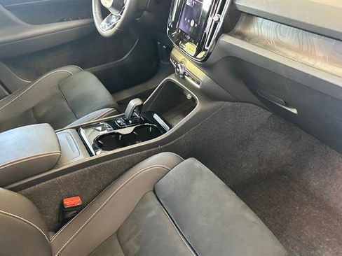 Certified 2024 Volvo XC40 Recharge Ultimate w/ Protection Package Premier image 17