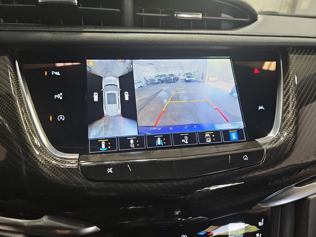 Used 2024 Cadillac XT6 Sport w/ Technology Package AWD/4WD image 31